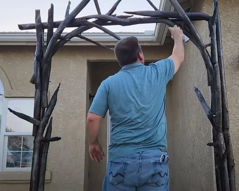 Créez une décoration d’Halloween originale avec des nouilles de piscine