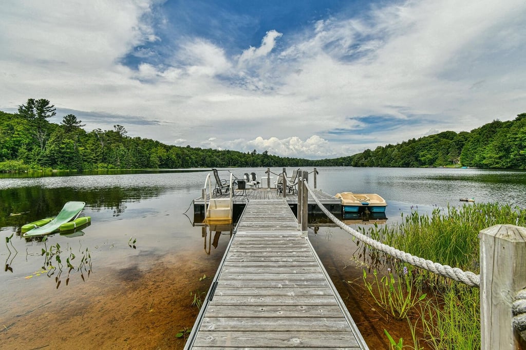 Charmant refuge en bordure d’un lac