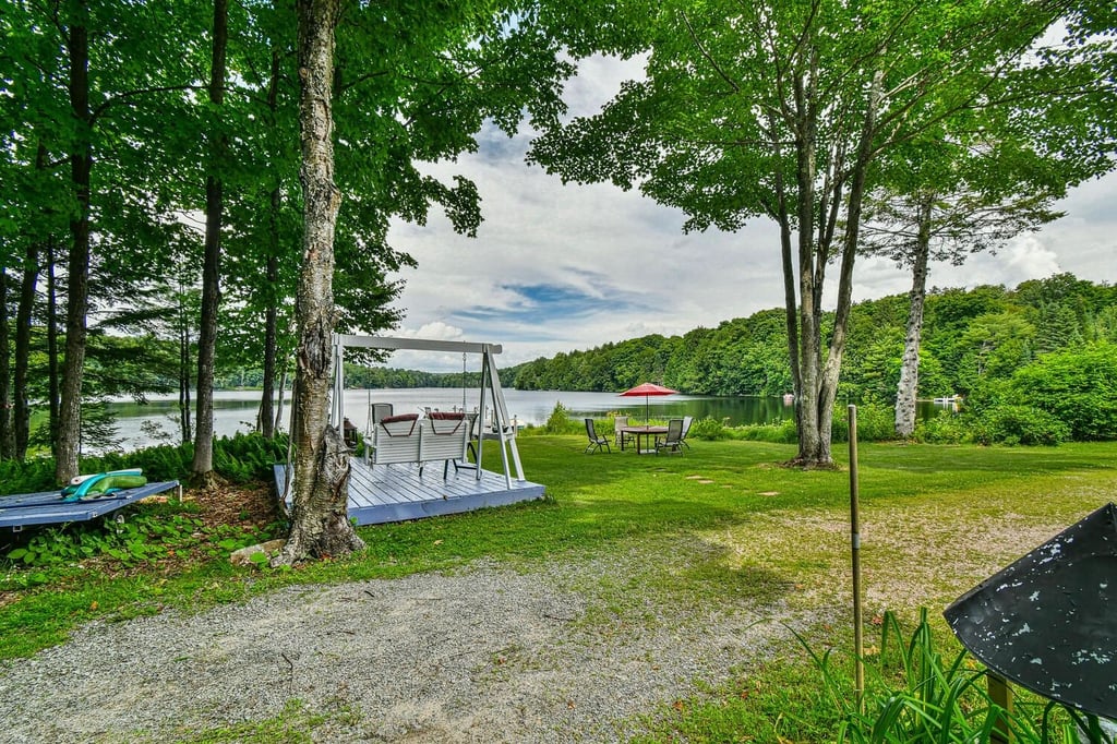 Charmant refuge en bordure d’un lac