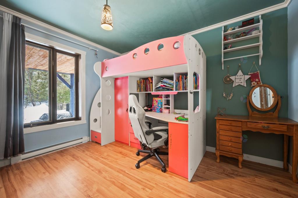 Irrésistible maison en bois nichée au cœur de la nature