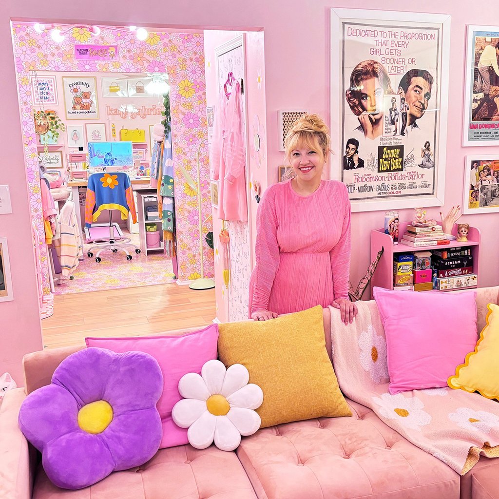 Incroyable transformation d’une maison des années 50 en maison de Barbie!