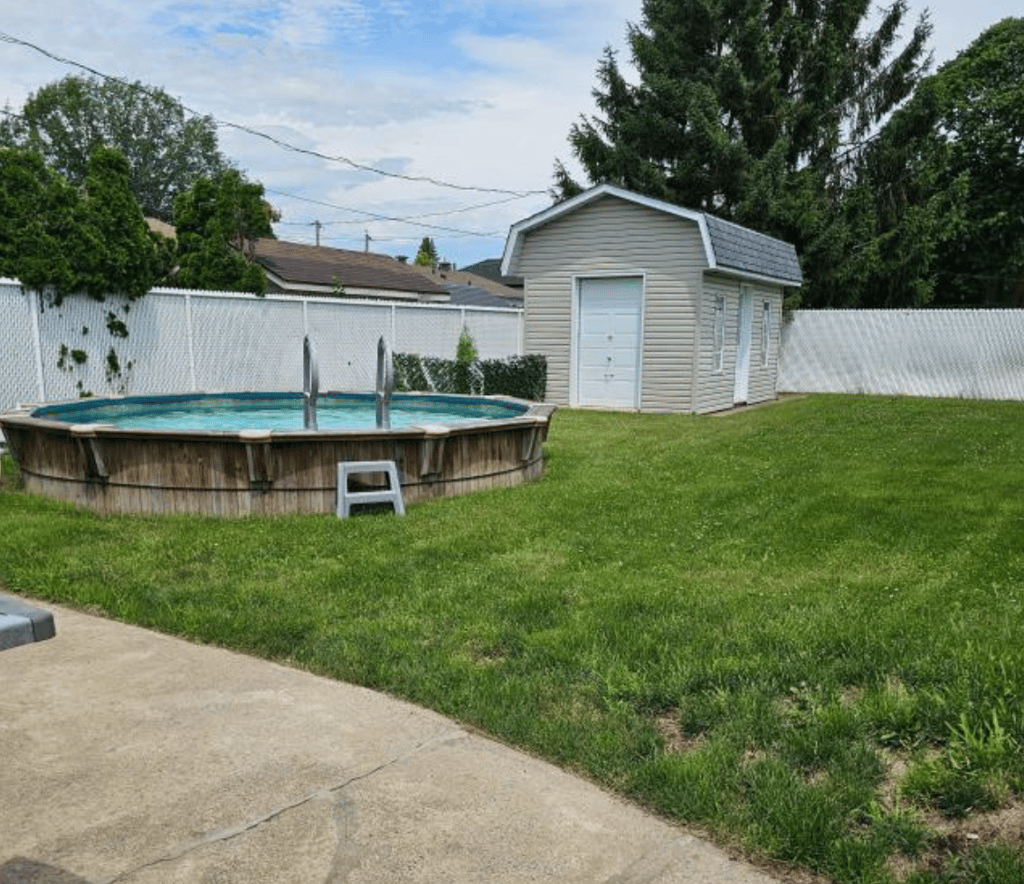 Maison pleine de cachet avec piscine et située près de tous les services