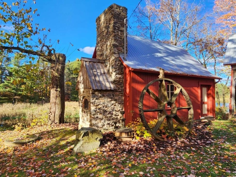 Le fameux Moulin La Pierre est à vendre!