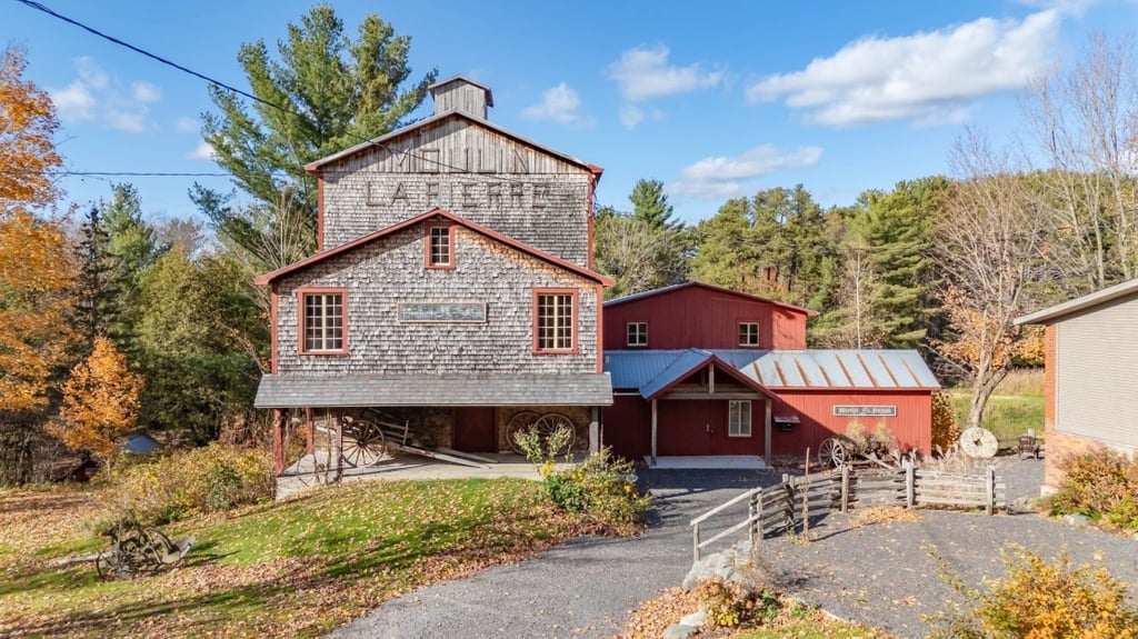 Le fameux Moulin La Pierre est à vendre!