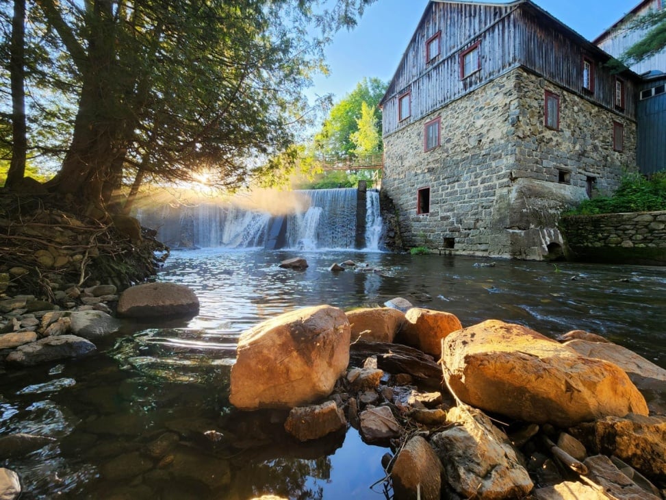 Le fameux Moulin La Pierre est à vendre!