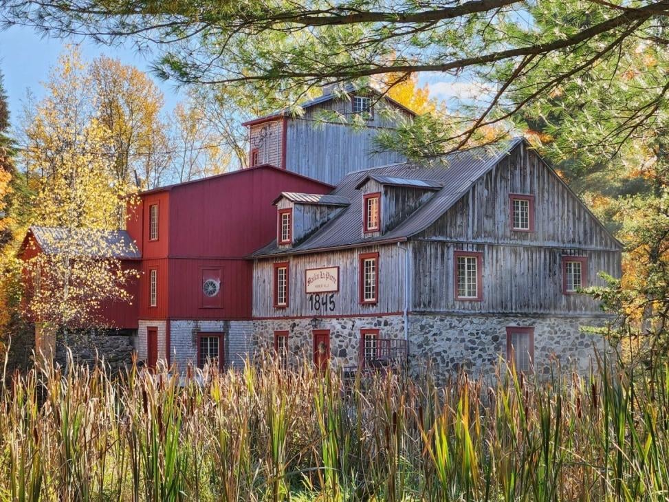 Le fameux Moulin La Pierre est à vendre!