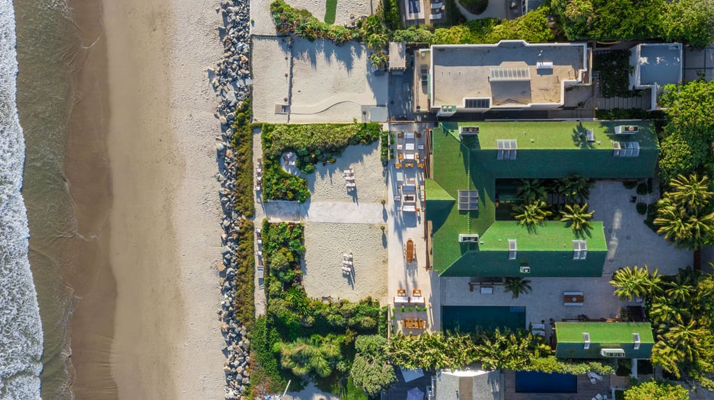 La propriété de Pierce Brosnan de Malibu est une oasis inspirée d’un film de James Bond