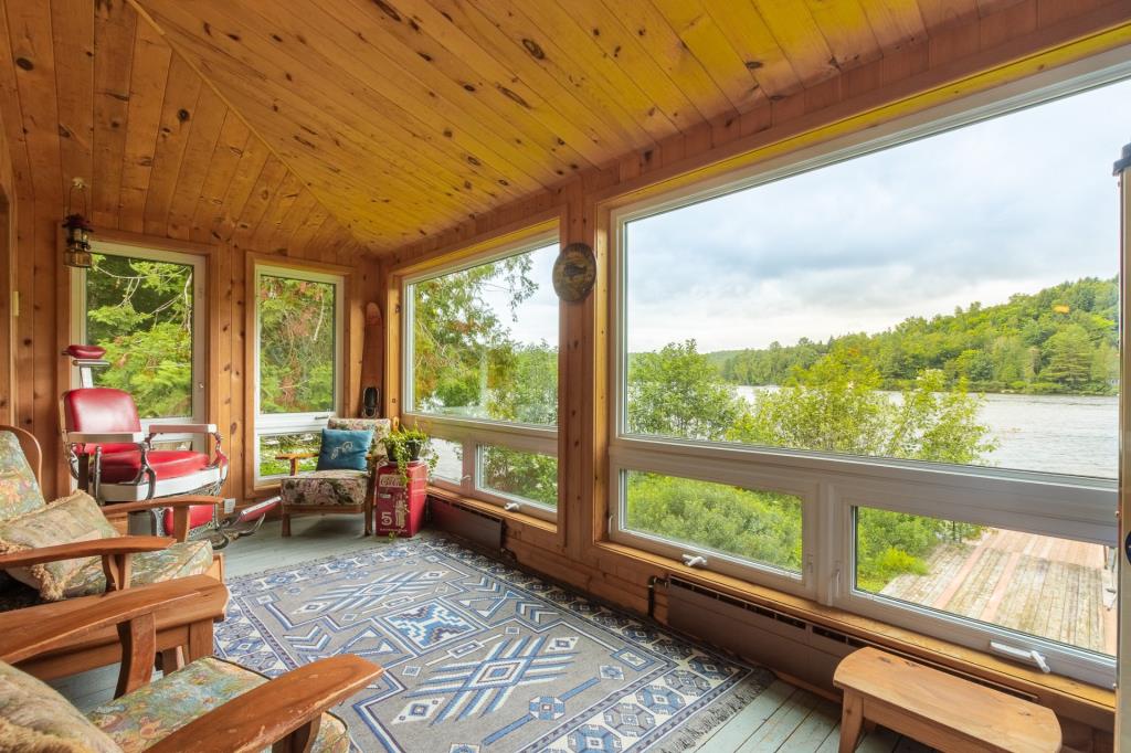 Chalet champêtre situé dans un havre relaxant au cœur des Laurentides