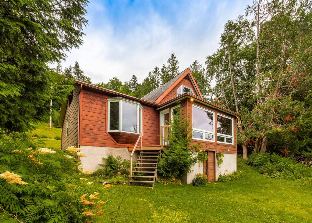 Chalet champêtre situé dans un havre relaxant au cœur des Laurentides