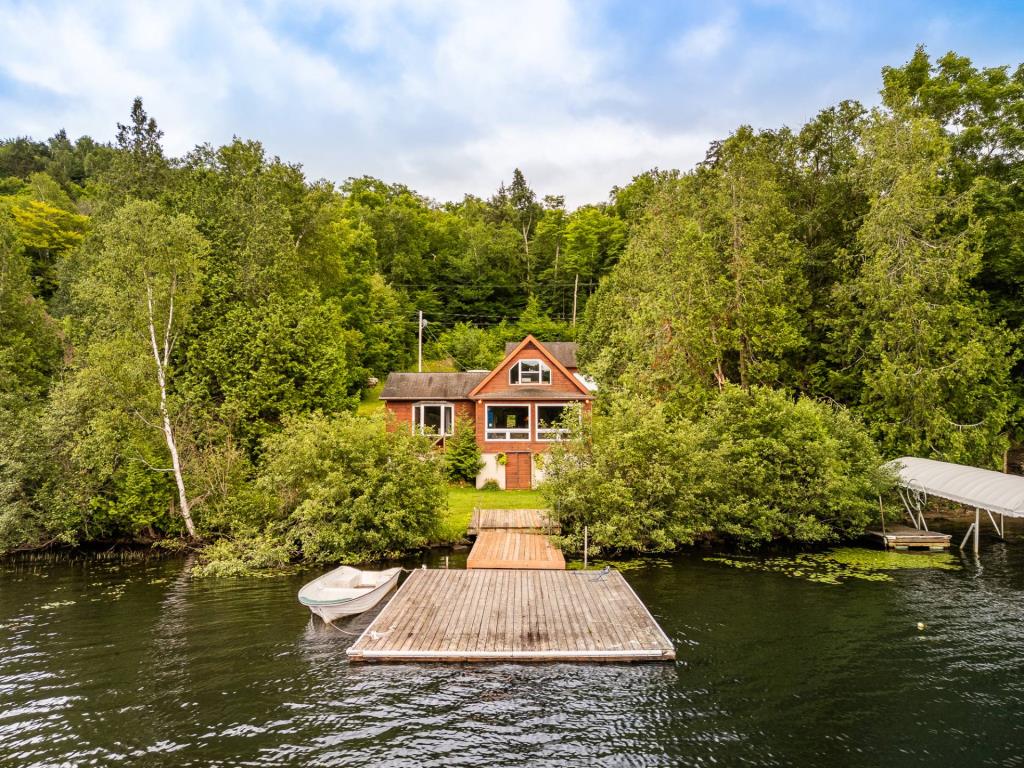 Chalet champêtre situé dans un havre relaxant au cœur des Laurentides