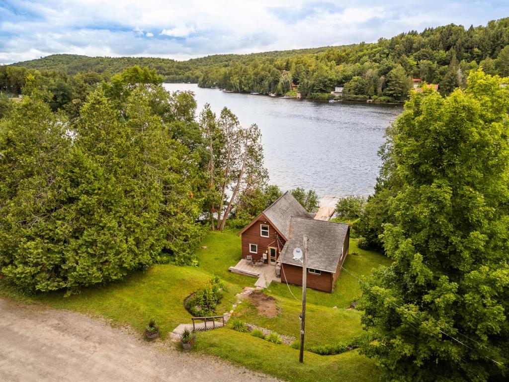 Chalet champêtre situé dans un havre relaxant au cœur des Laurentides