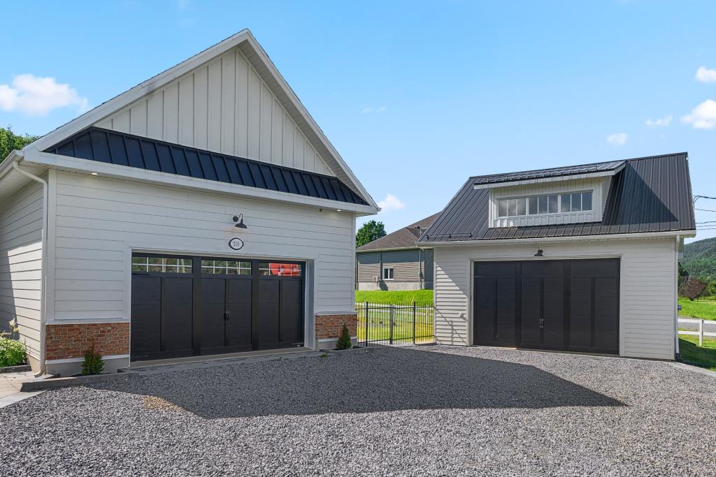 Majestueuse farmhouse contemporaine au bord de l'eau