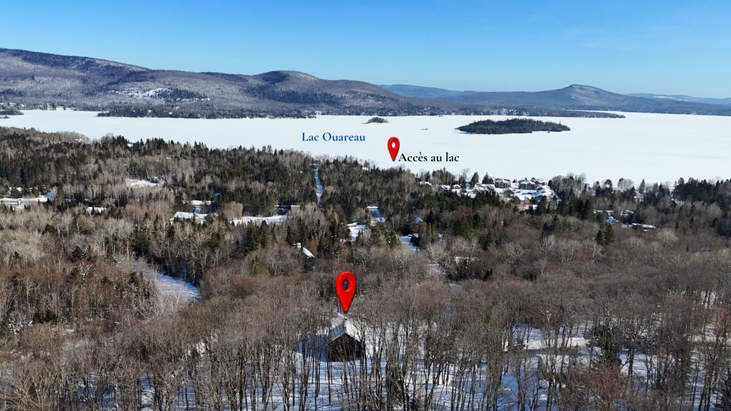 Oasis contemporaine érigée en montagne à quelques pas d'un lac et des pistes de ski