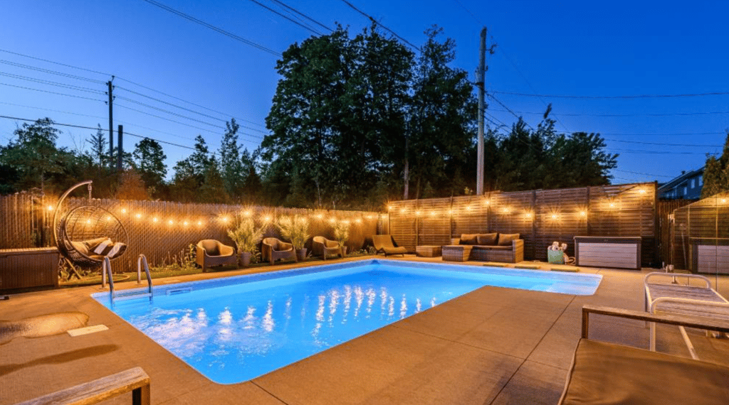 Attendez de découvrir l'époustouflante terrasse de cette grande maison