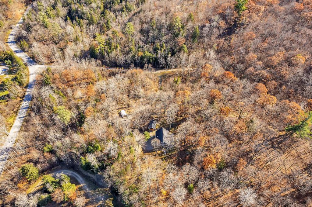 Vivez en harmonie avec la nature dans cette paisible oasis de 156 296 pi²