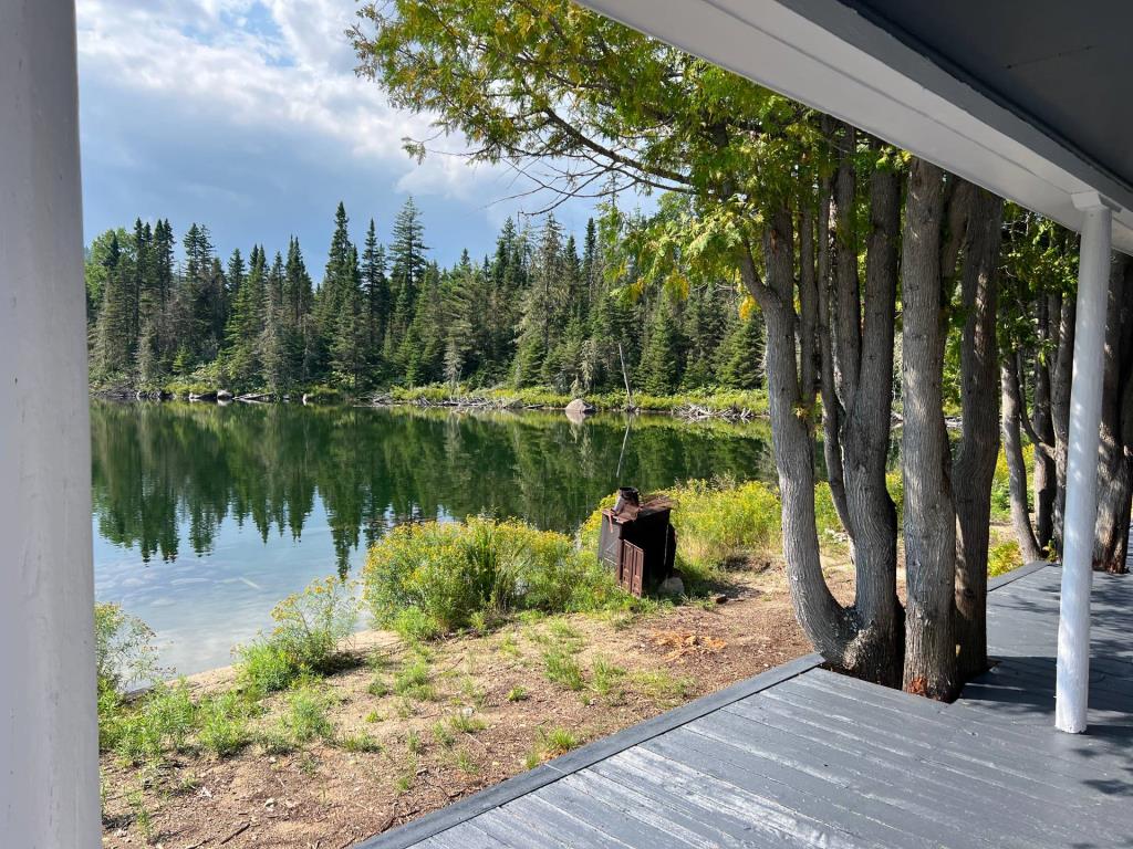 Paisible gîte riverain vendu meublé à 200 000 $