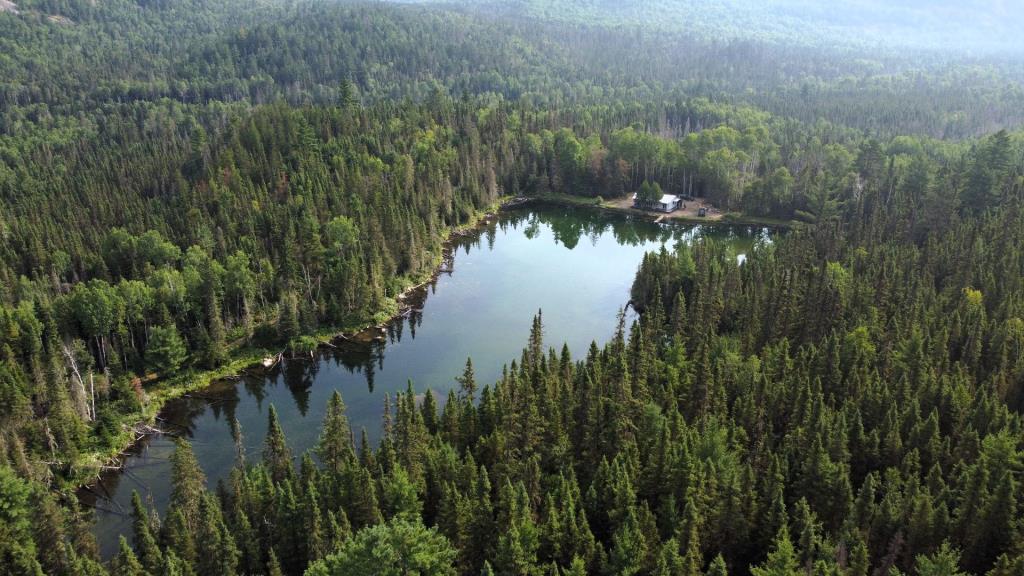 Paisible gîte riverain vendu meublé à 200 000 $