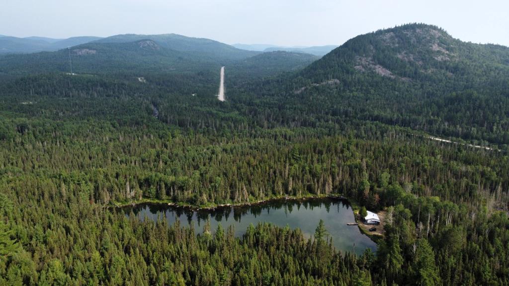 Paisible gîte riverain vendu meublé à 200 000 $