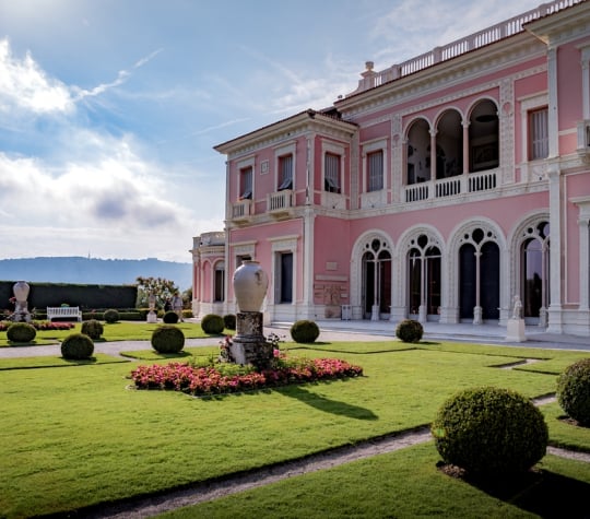 Découvrez le palais rose le plus populaire d’Europe