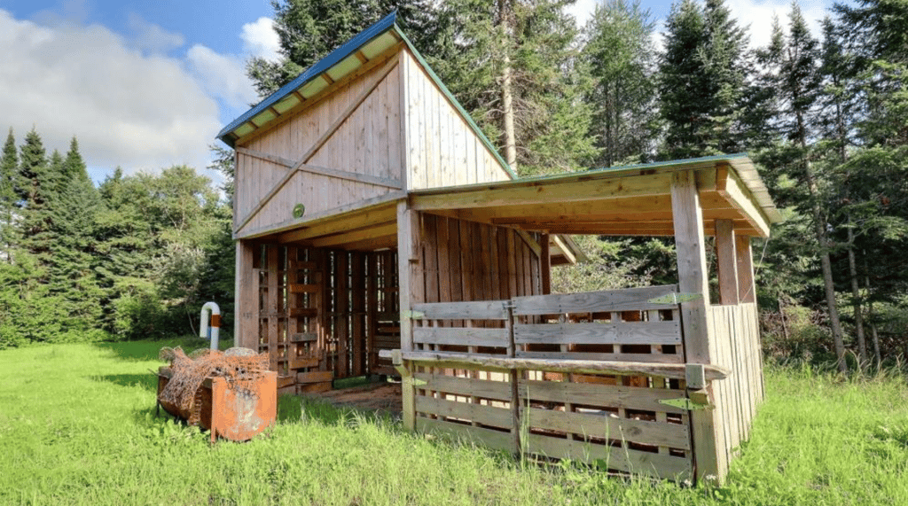 Fermette pleine de cachet sur 15 acres de forêt