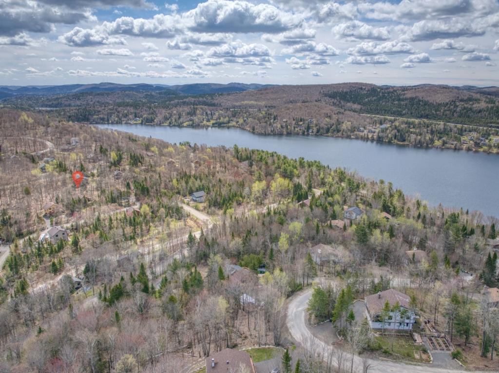 Charmant bijou au cachet très recherché à distance de marche d'un lac