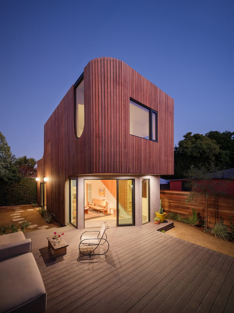 Découvrez l'incroyable transformation de ce garage en une spectaculaire petite maison moderne