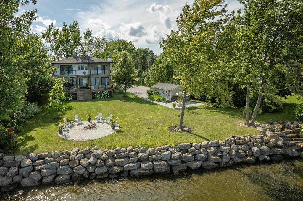 Coup de foudre total pour cette somptueuse propriété sur la rive d'un lac