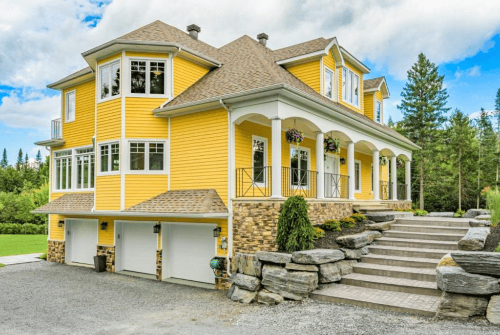 Somptueuse maison avec garage triple au bord d'un lac