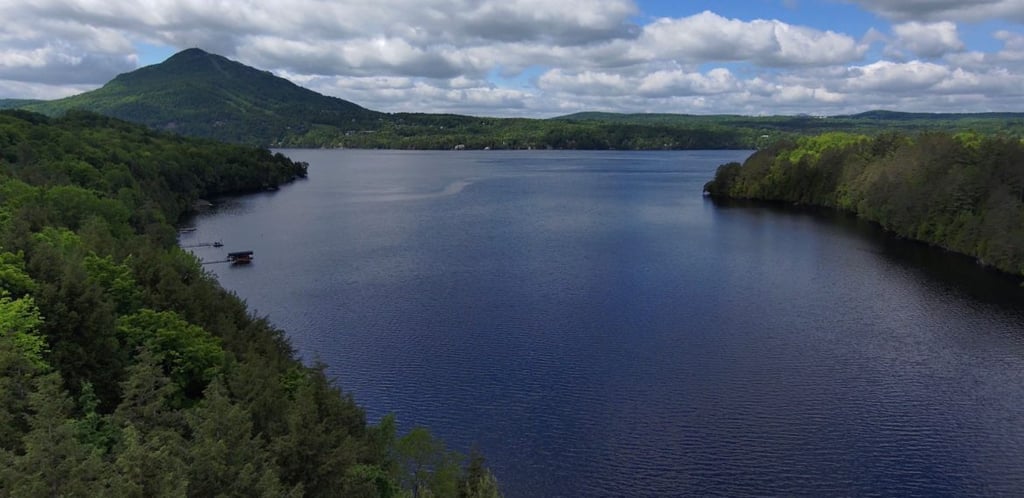 Sensationnel domaine privé bordant le majestueux Lac Memphrémagog