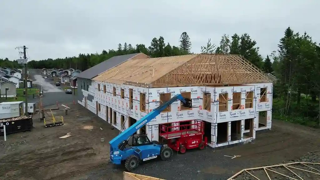 Cet homme d’affaires canadien a créé un village de minimaisons pour les sans-abri