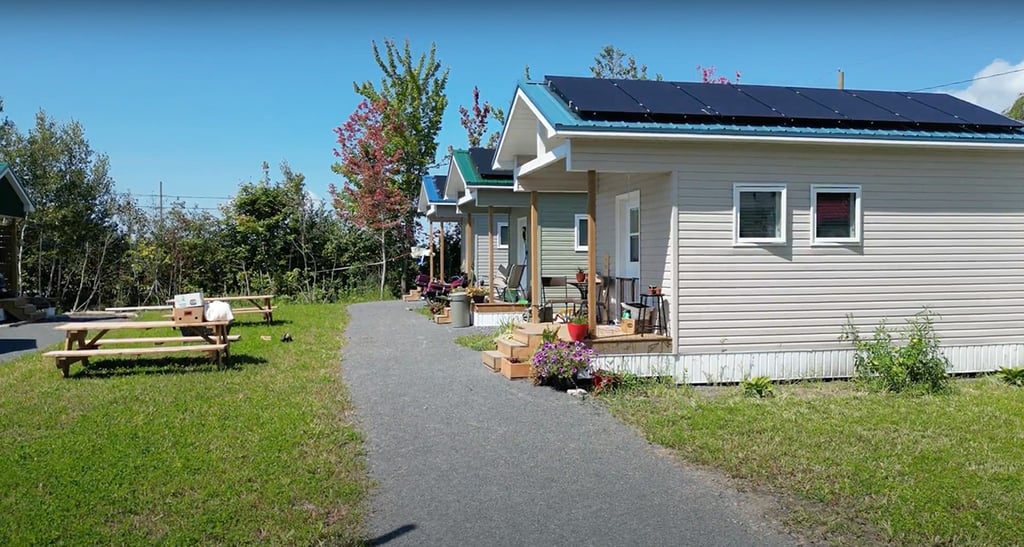 Cet homme d’affaires canadien a créé un village de minimaisons pour les sans-abri