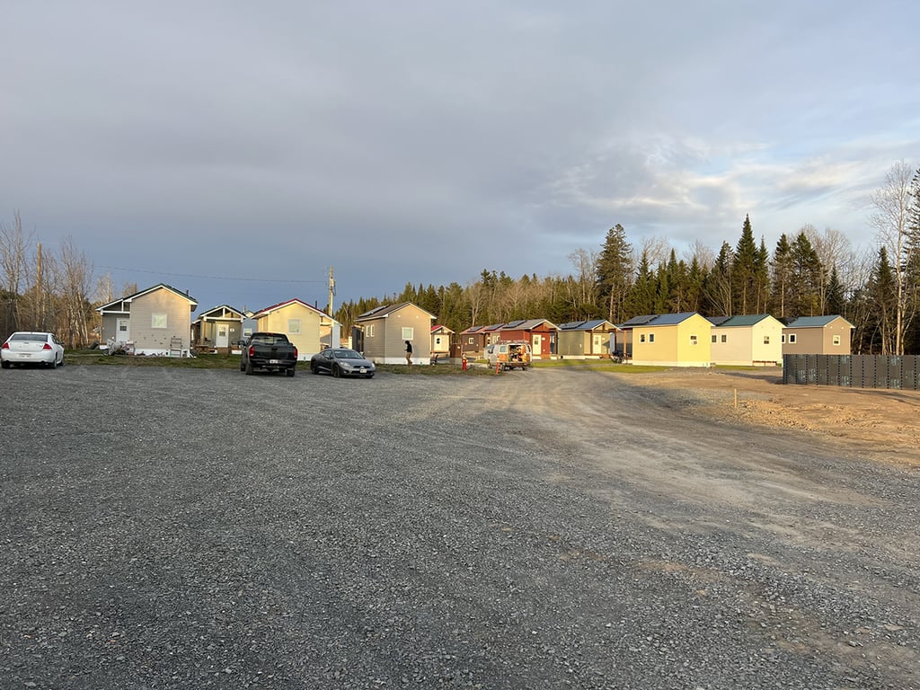 Cet homme d’affaires canadien a créé un village de minimaisons pour les sans-abri