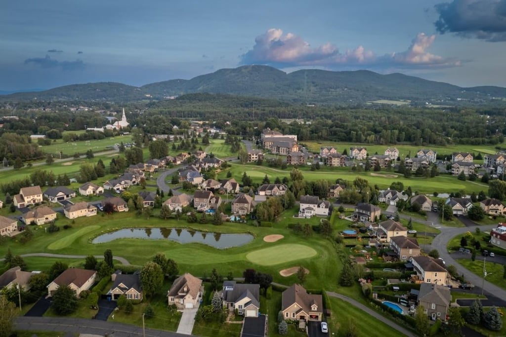 Beauté de style Nouvelle-Anglettere située au cœur de Bromont