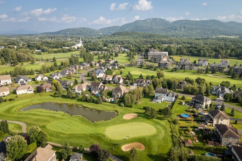 Beauté de style Nouvelle-Anglettere située au cœur de Bromont