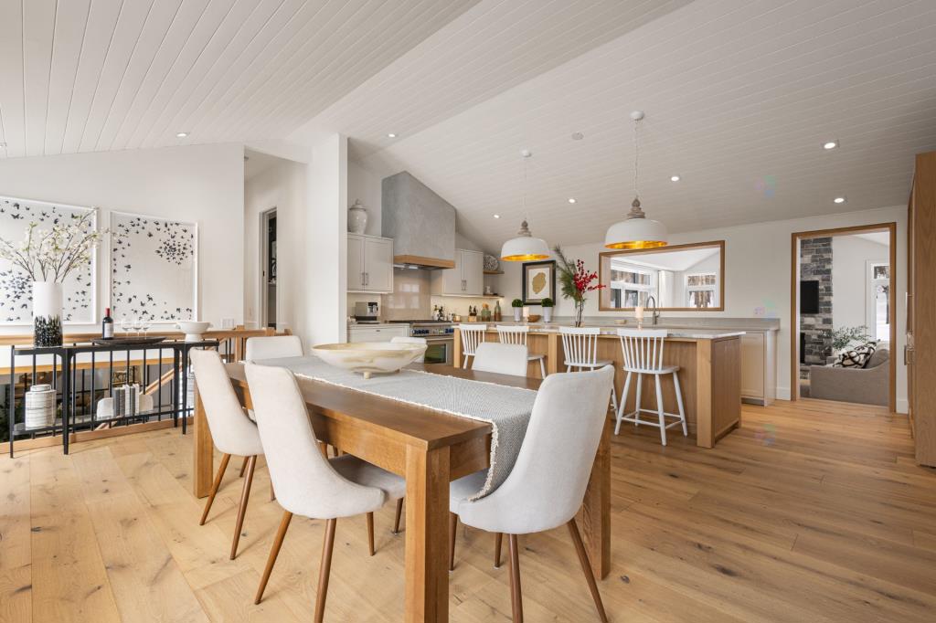 Vaste terrain, design somptueux: une demeure rénovée prête à accueillir vos rêves