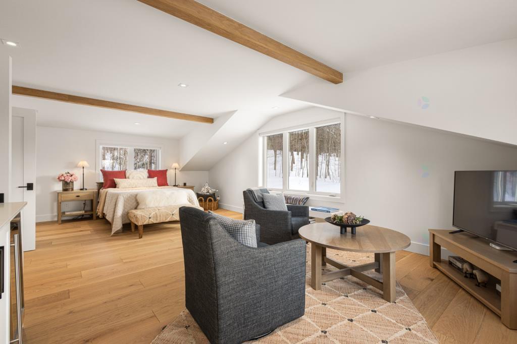 Vaste terrain, design somptueux: une demeure rénovée prête à accueillir vos rêves