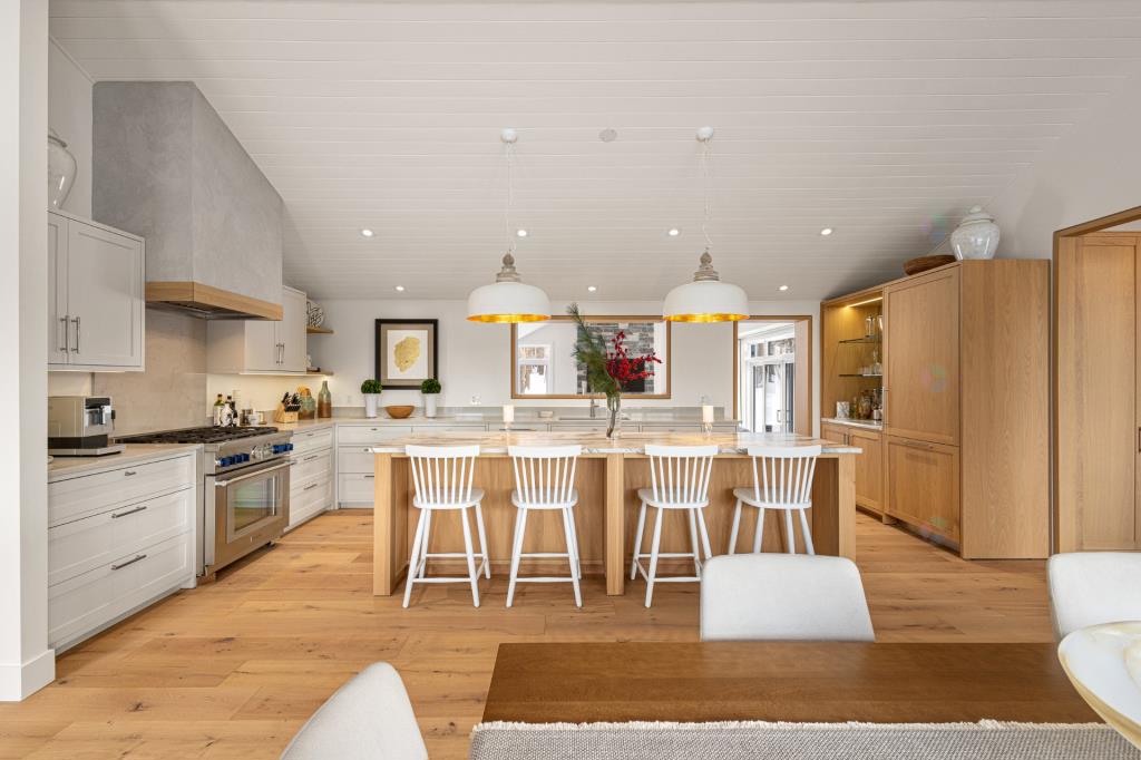 Vaste terrain, design somptueux: une demeure rénovée prête à accueillir vos rêves