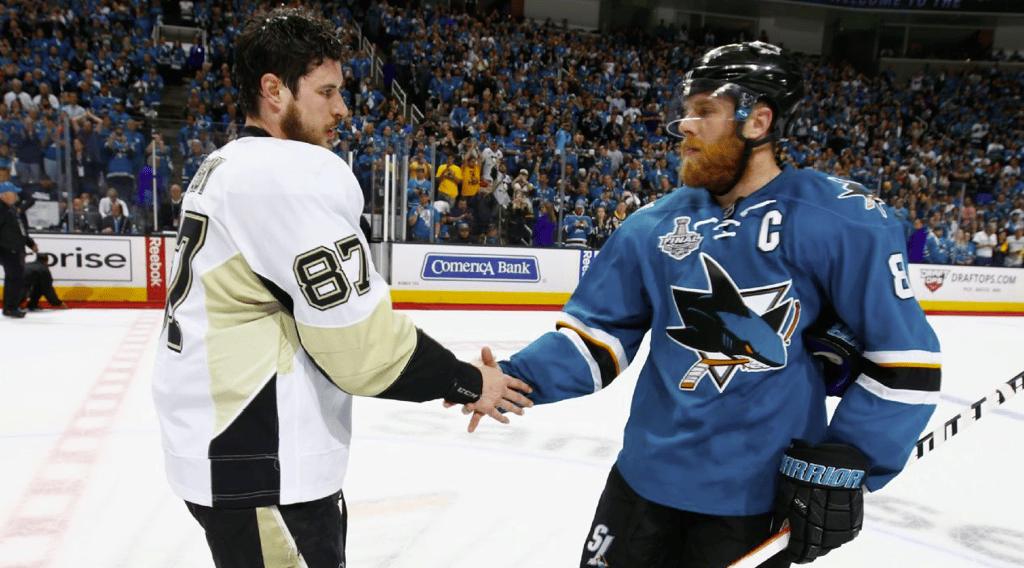 Marc-Edouard Vlasic des Sharks vend sa luxueuse maison et la patinoire intérieure vole la vedette