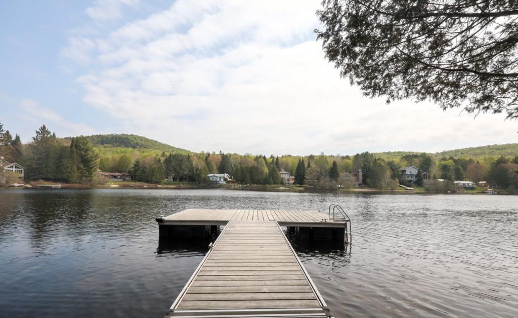 Vendu meublé! Chalet niché sur une île privée au cœur des Laurentides