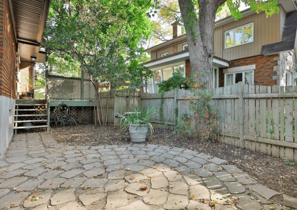 Magnifique maison mid-century impeccablement rénovée près de la rivière des Prairies