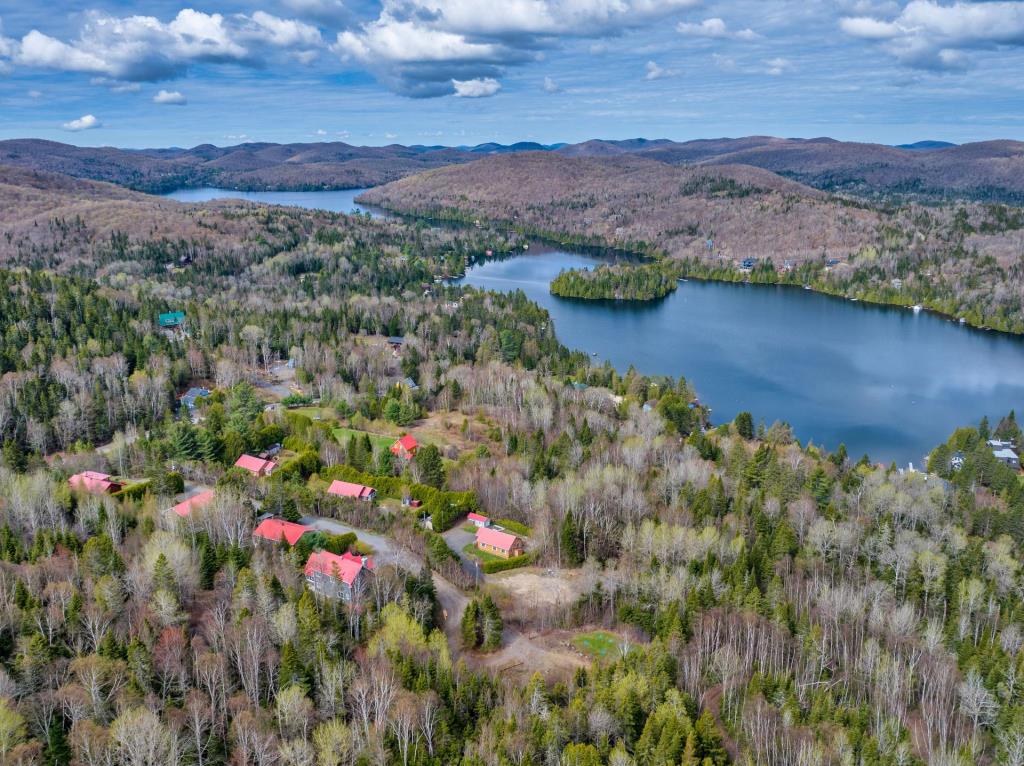 Vendu meublé! Chaleureux cottage avec vue sur le lac