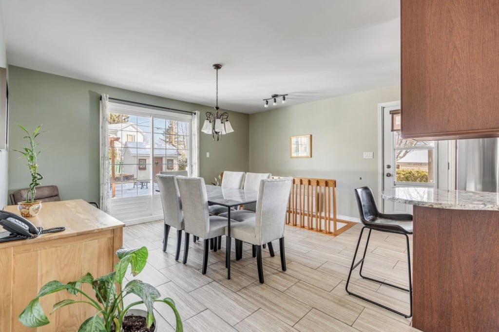 Charmant bungalow de 399 000 $ nouvellement sur le marché