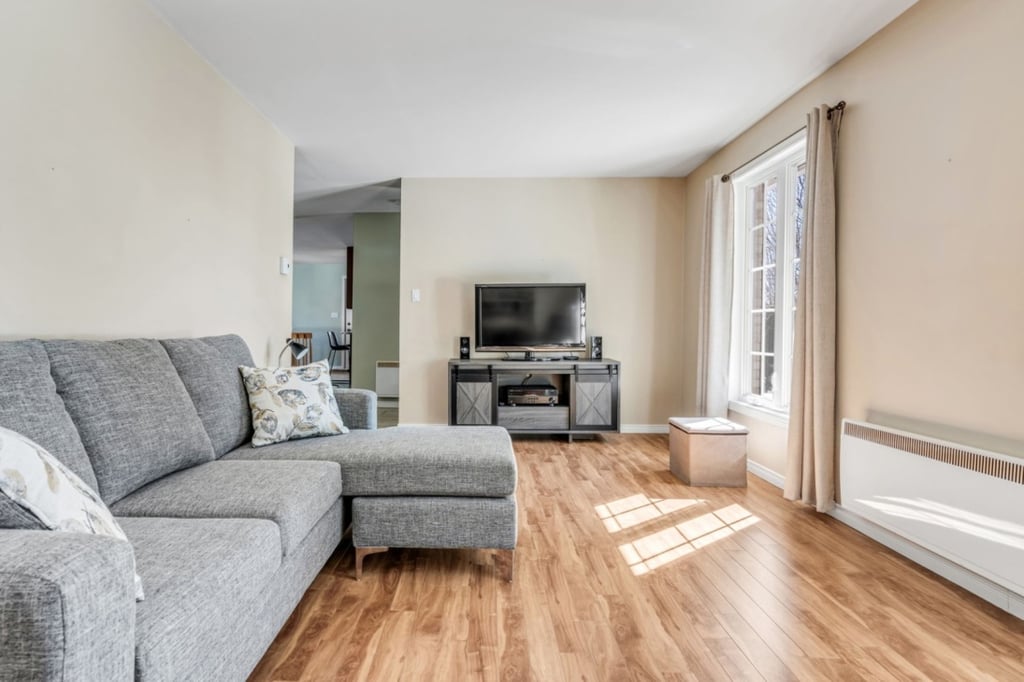 Charmant bungalow de 399 000 $ nouvellement sur le marché