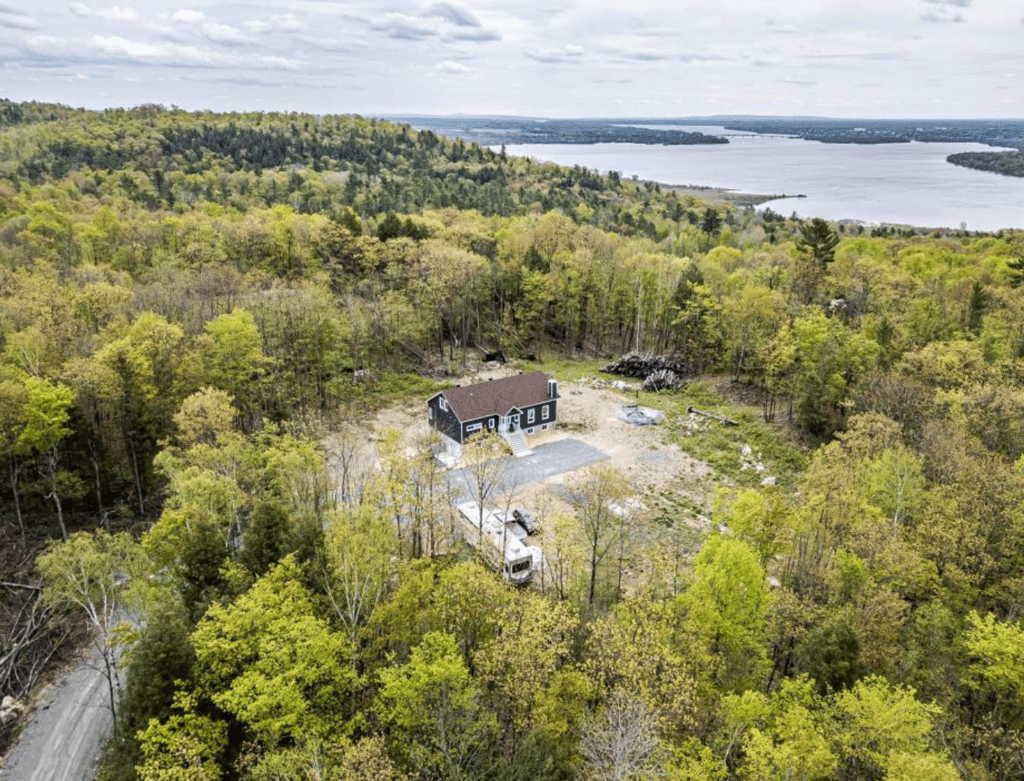 Ravissante résidence moderne en montagne avec vue sur la rivière