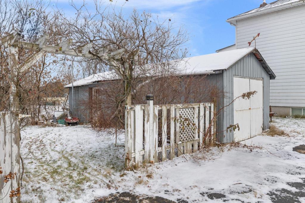 Belle maison d'époque au bord de l'eau à vendre pour 249 900 $