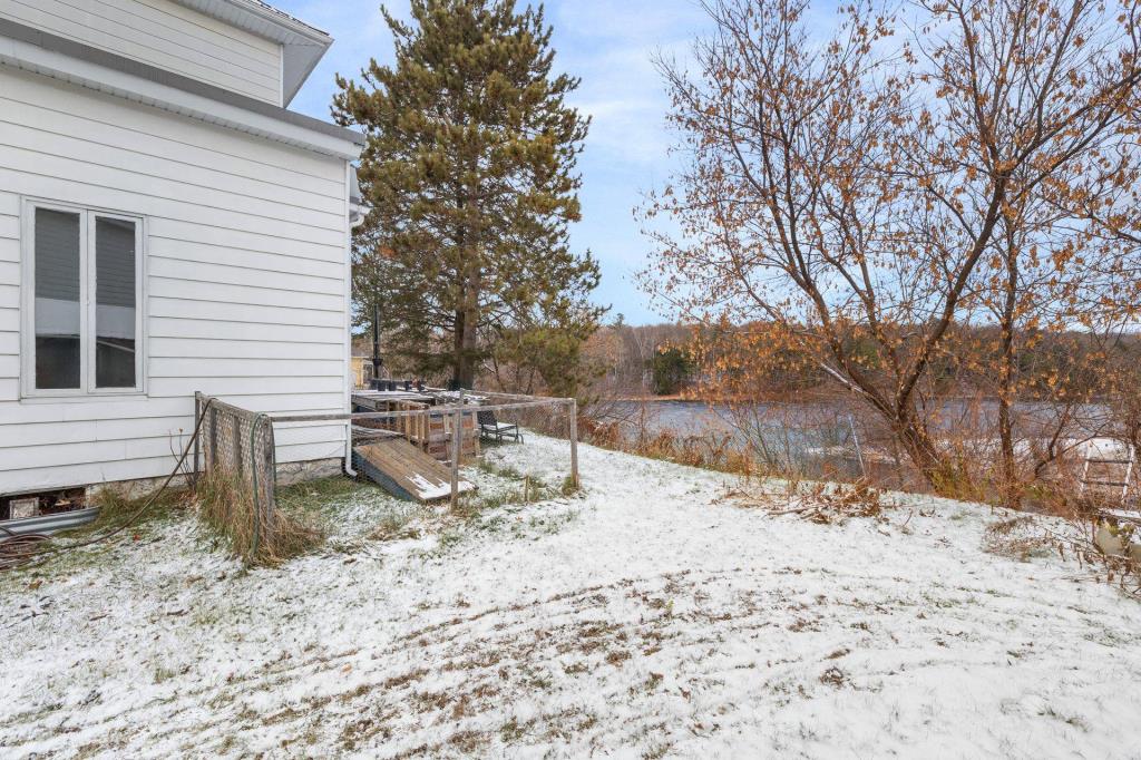 Belle maison d'époque au bord de l'eau à vendre pour 249 900 $