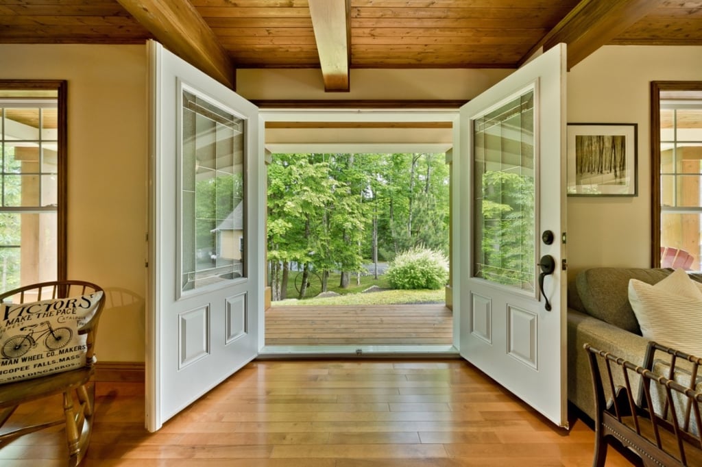 Nouvelle sur le marché! Charmant cottage situé dans un domaine exclusif où le raffinement et la nature se côtoient harmonieusement