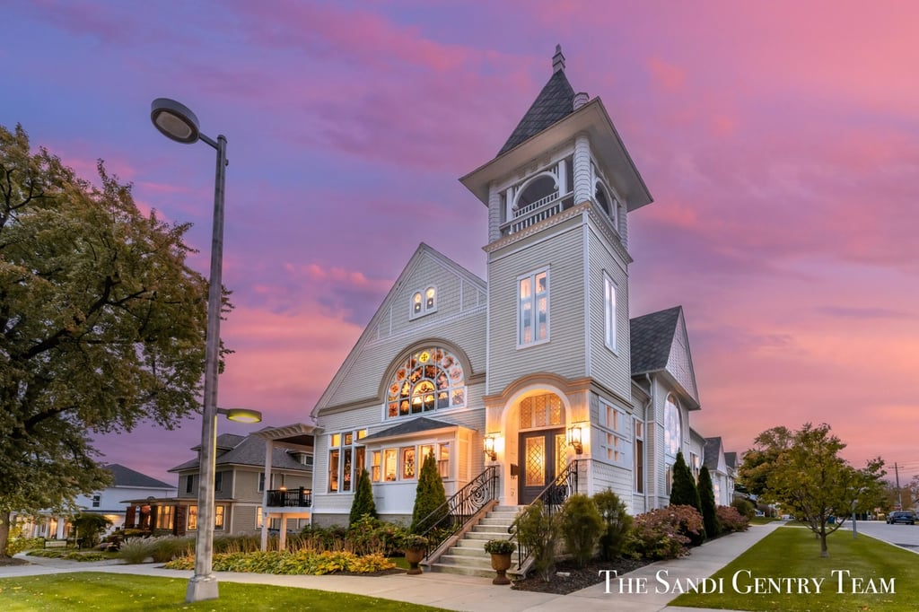 Église de 1872 transformée en sensationnelle propriété résidentielle