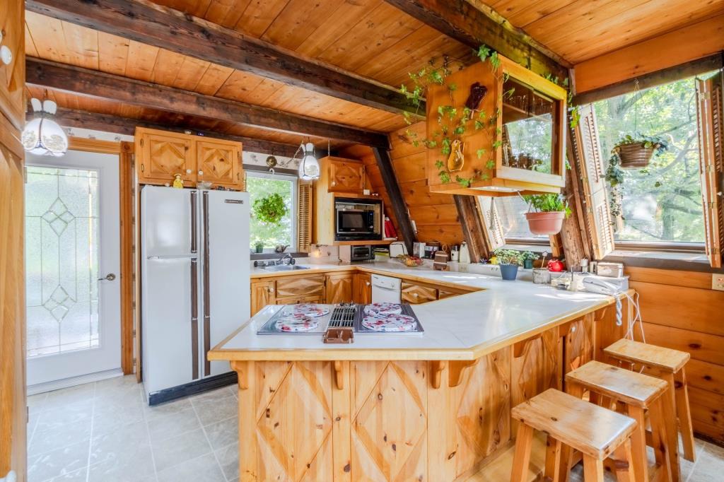 On aime le caractère unique et chaleureux de cette maison à 230 000 $