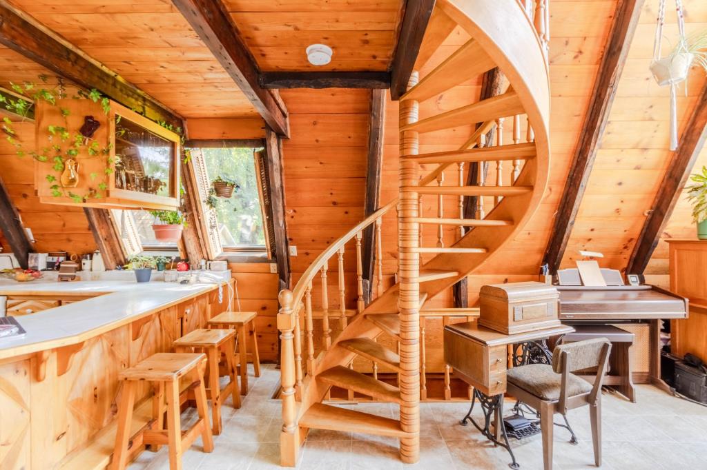 On aime le caractère unique et chaleureux de cette maison à 230 000 $